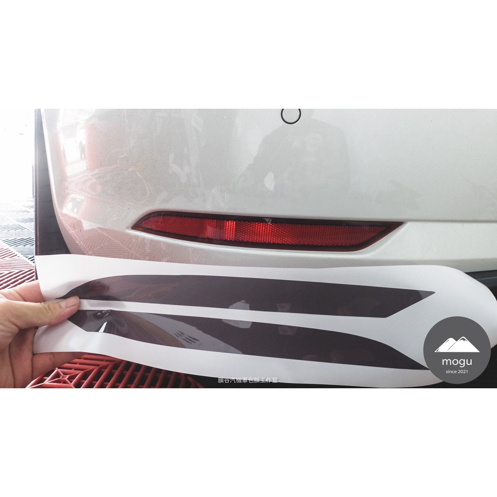 [膜谷包膜工作室]VW  Golf Variant 7.5代  後保桿 反光片 燻黑保護膜 (一對