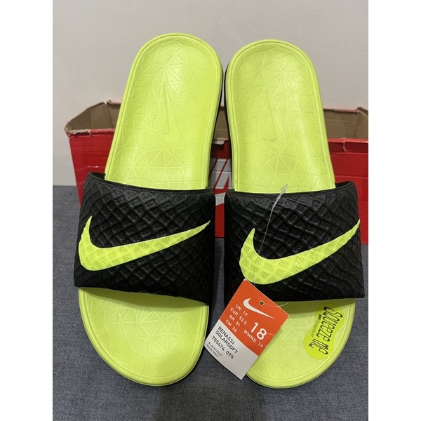 現貨*NIKE BENASSI SOLARSOFT SLIDE 黑 螢光綠 拖鞋 大尺寸 705474-070