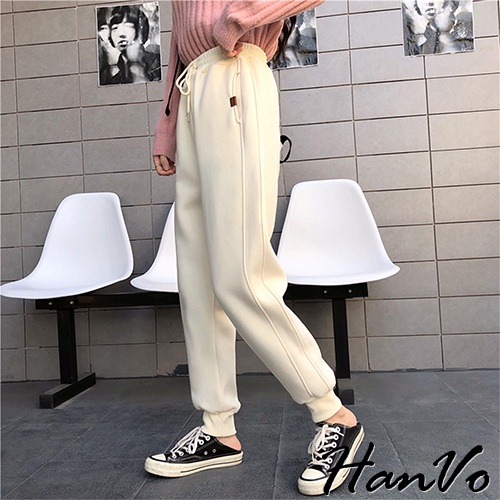 【HanVo】保暖刷毛 口袋標籤素色束口褲 高挑顯瘦鬆鋪棉長褲 休閒時尚百搭 韓國韓系女裝 女生衣著 2598