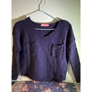 妮娜花園～7新～M以下 🧢青春深藍厚磅V領雙口袋針織長袖上衣～落肩56、胸50、袖52、長52）