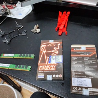 金士頓DDR3 1600 8GB 臺灣原廠原裝記憶體，高速穩定，適用各種電腦系統。