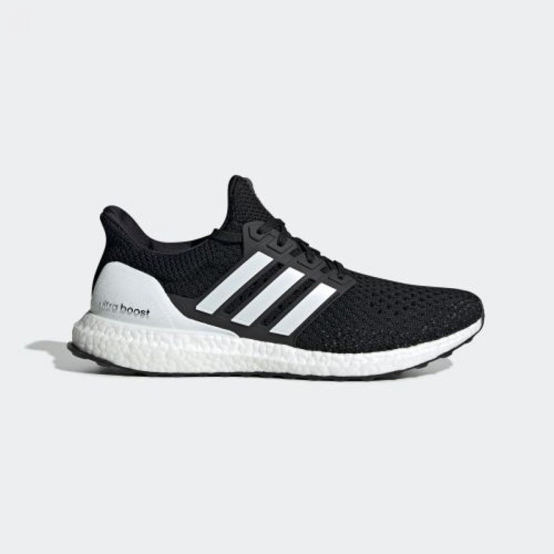 ［SKR精品服飾］Adidas Ultra Boost 黑 白 休閒鞋 慢跑鞋(EG8076)
