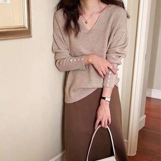 Gray灰 | V領手袖四釦細紋針織上衣 薄款 合身版型 親膚 彈性好 女生上衣 大地色 百搭 臺灣出貨 電子發票301