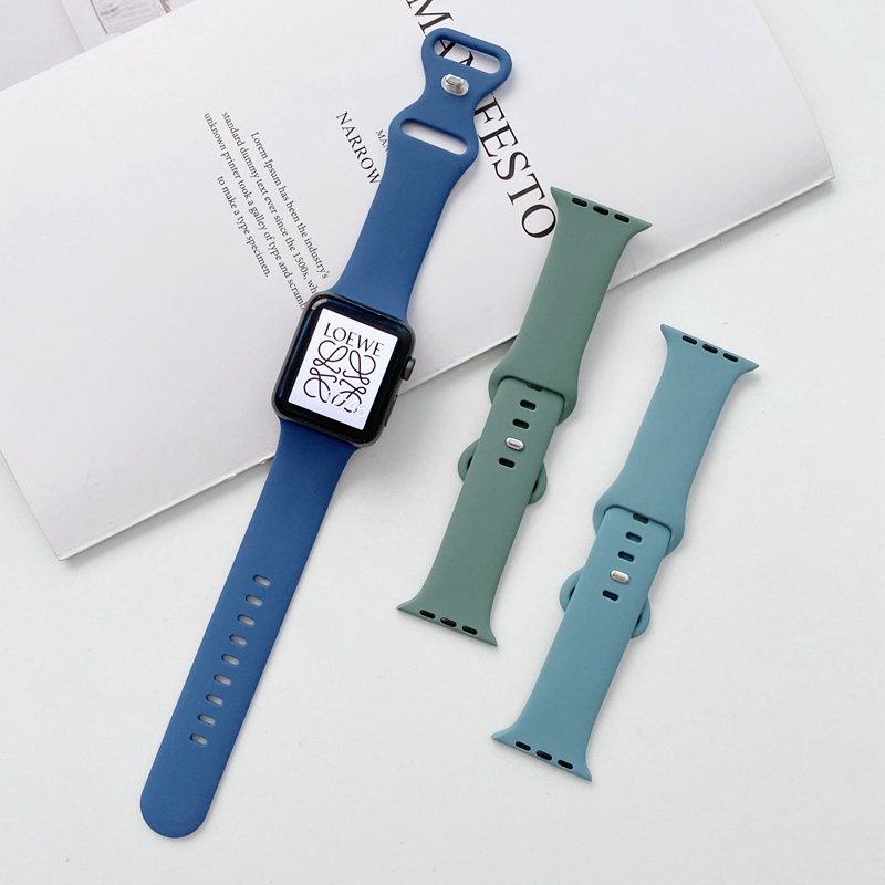 圓扣矽膠錶帶 運動休閒 適用於 Apple Watch S9 8 7 6 5 4 SE 45mm 41mm經典穿扣 柔和