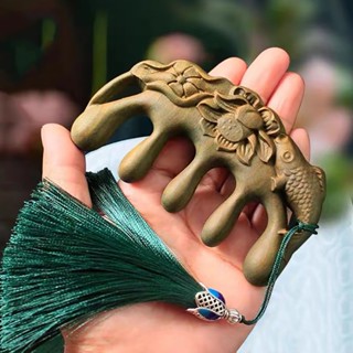 【艾朵拉水晶】【請聊聊確認有無現貨】天然綠檀水滴按摩梳子頭皮按摩梳刻字檀香木保健頭部經絡疏通木梳