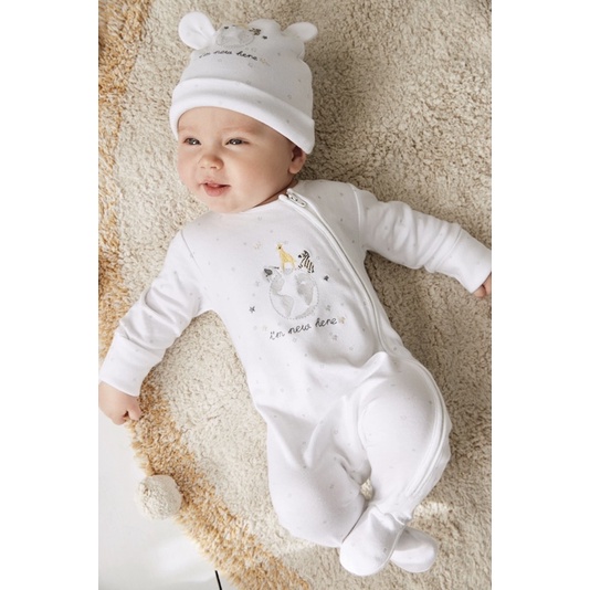 Next 嬰兒服飾 「I'm New Here」 印字拉鍊連身衣和帽子（0-6個 月)  含帽子2件組