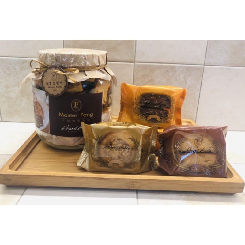 代購*高雄方師傅手工餅乾罐裝550g/罐⭐單一口味一定會碎尤其盾牌、有疑慮著請勿下單、一定會變成碎碎餅⭐非常碎⭐碎到不行
