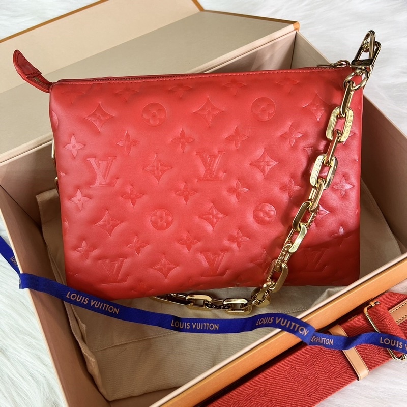 Louis Vuitton Coussin Red Leather ref.784965 - Joli Closet