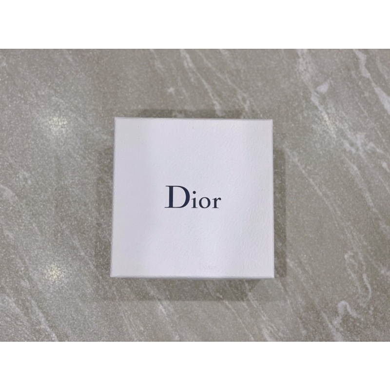 《全新現貨》Dior迪奧壓紋純白硬殼禮盒 18x18cm送禮自用收納接相宜