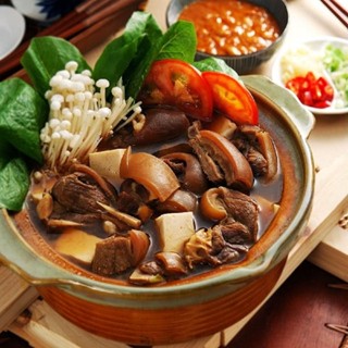 阿宅免運【土羊哥】紅燒帶皮羊肉爐x1份組(高湯x2+醬料包x4/組)