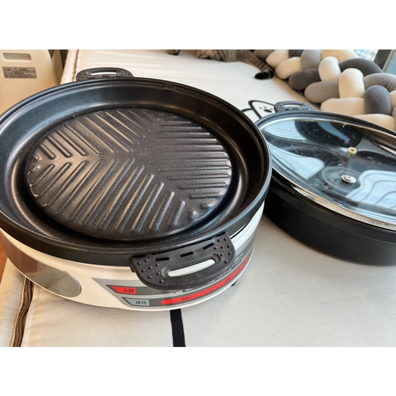二手-多段火力多功能料理鍋電火鍋電烤盤燒肉皆可附湯鍋及不沾烤盤鍋蓋完整