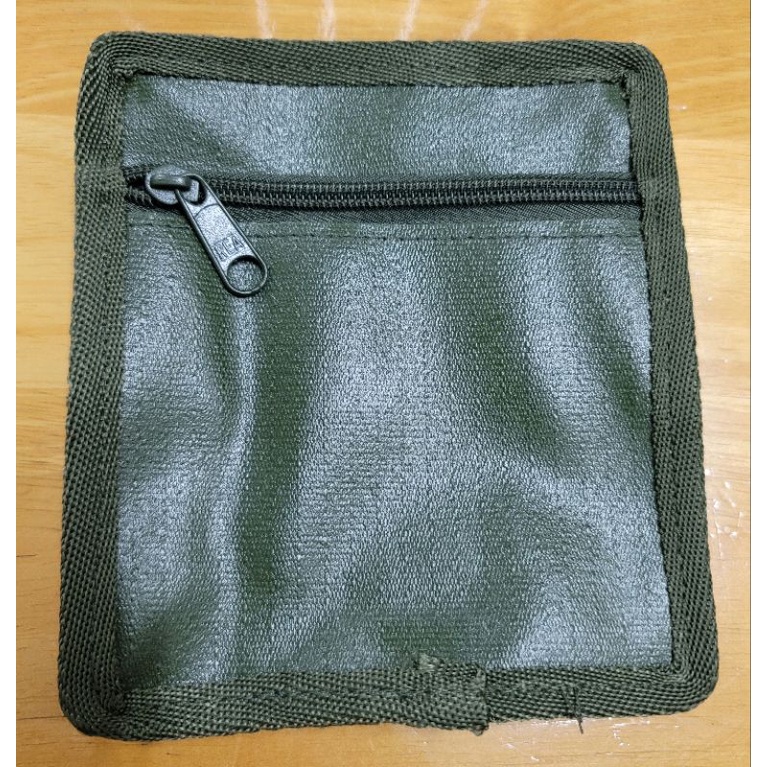 國軍綠色油布隨身袋，隨身袋，可配置在S腰帶上，放置零錢、鑰匙、小雜物等超好用！