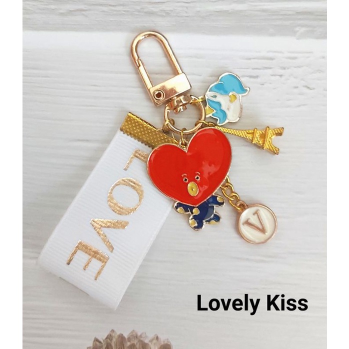 ♤Lovely Kiss♤BTS V  airpods 字母吊飾/包包吊飾/鑰匙圈/畢業禮 現貨