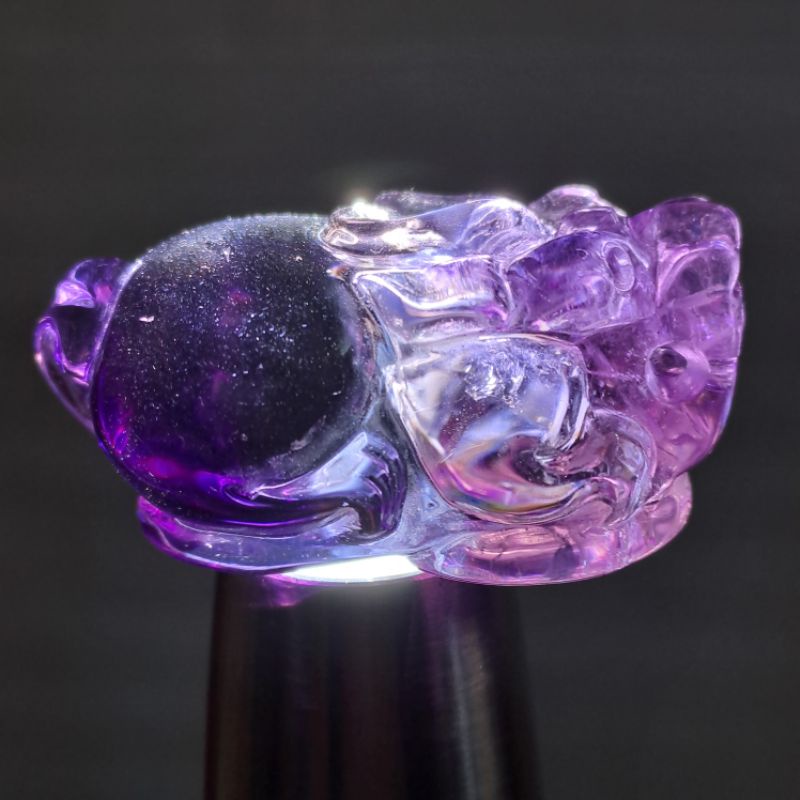 高品烏拉圭紫水晶、紫水晶貔貅雕件，長4.7公分，清透無棉，雕工精細，招財、避邪、擋煞