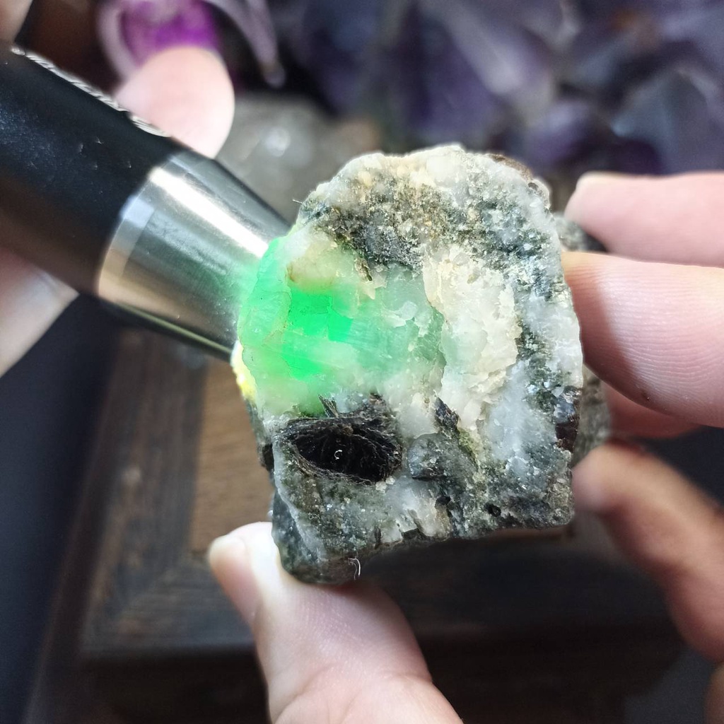 飛水晶-96(168g)雲南祖母綠原礦