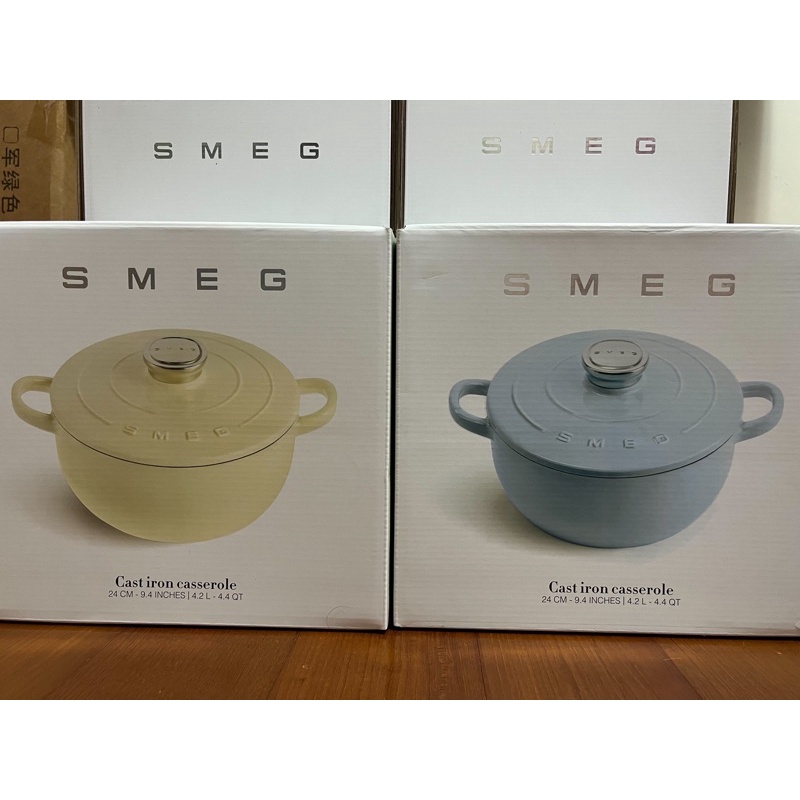 家樂福 SMEG 琺瑯鑄鐵鍋 (粉藍/奶油白) 24cm （新竹）