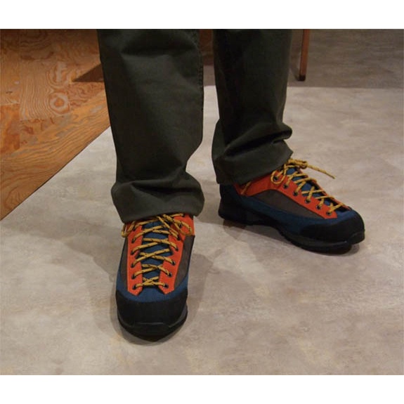 義大利品牌GARMONT (絕版新品)STICKY WEEKEND US-10 健走鞋 VIBRAM黃金大底 羅馬尼亞製