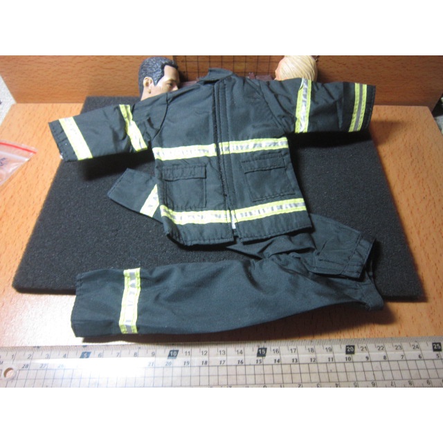 DJ5消防部門 mini模型1/6黑色舊化款消防員制服一套(口袋可置物)