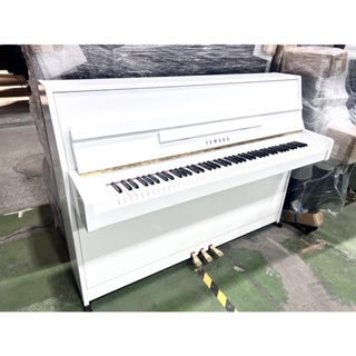 Image of 嚴選 YAMAHA MC108 E 迷你 小琴 白色 鋼琴 如新品質 日本製 中古鋼琴 二手鋼琴  漢麟樂器 鋼琴店
