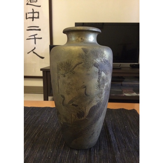 玩味老收藏-銅刻松鶴延年日本老銅花瓶（出自霧峰林家）