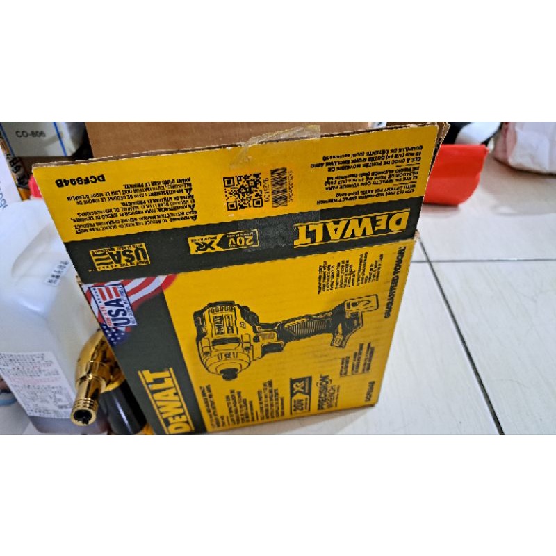 得偉 DCF894B 大馬力20v 扭力 扳手 買來用兩次 拆胎好用