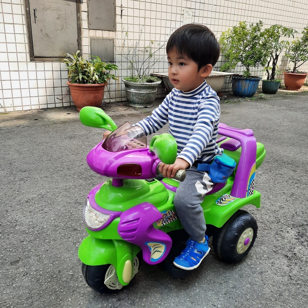 兒童電動三輪摩托車 (二手商品)