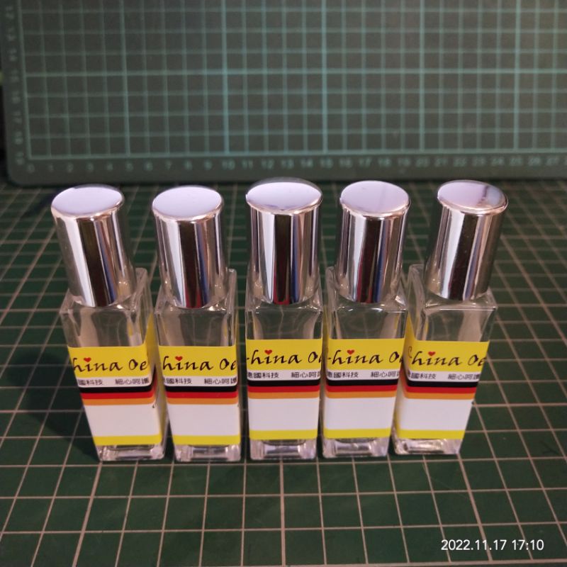 7ml~10ml  方形 厚玻璃  鋼珠滾珠/玻璃滾珠  分裝瓶子  可分裝百靈油