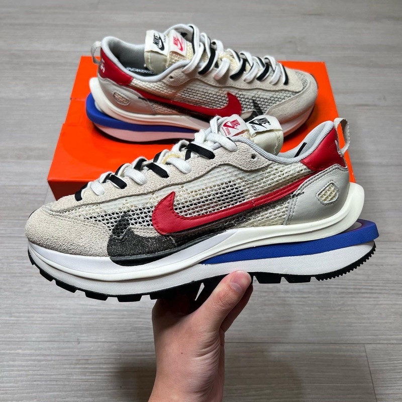 Nike x Sacai vaporwaffle 紅藍白