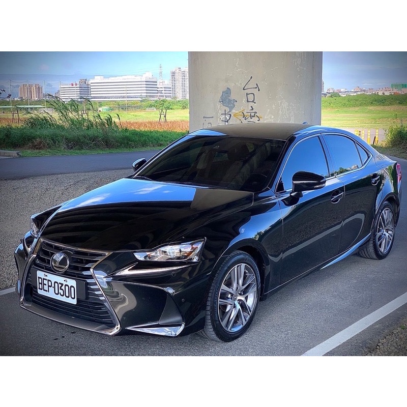 2018年 LEXUS IS300 改款後2.0渦輪的 無事故漂亮車里程保證