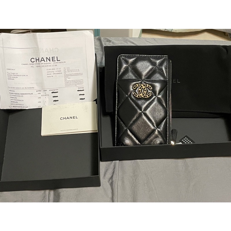 Chanel 19一字拉鍊黑金小手拿包