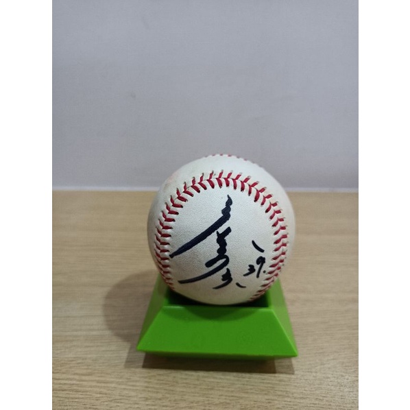 中信兄弟 詹子賢簽名球 中職比賽用球 附球盒(149圖)，1039元