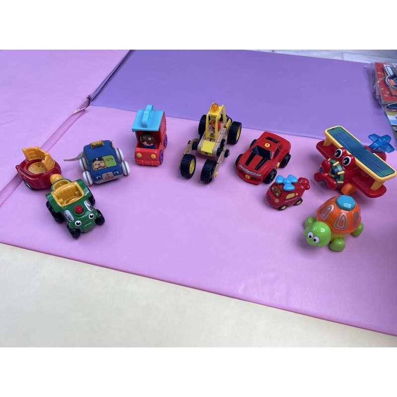 二手—各種交通工具（車、飛機等）玩具