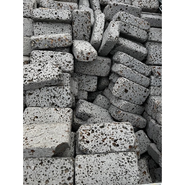 小石頭大世界🌏火山岩磚🧱滾筒面 路緣石 園藝造景 火山岩 熔岩步道磚 磚塊 砌牆 花圃