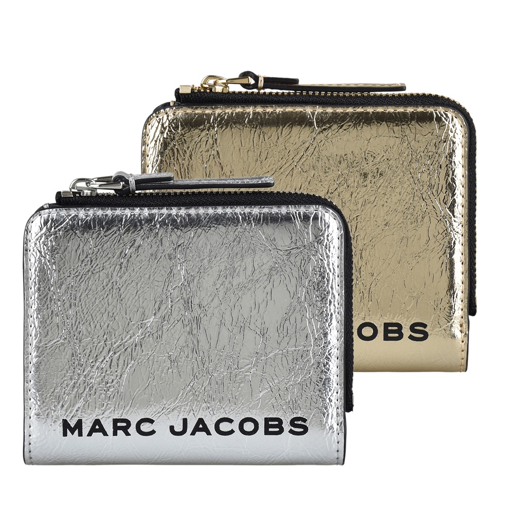 MARC JACOBS 字母LOGO金屬風格人造皮革6卡釦式短夾(兩色)