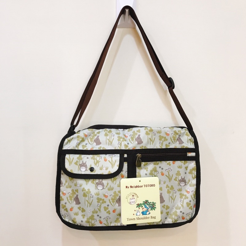 宮崎駿 龍貓 野莓系列 淺綠色 立體造型拉鍊 多功能 旅行用 可掛行李箱 側背包 斜背包