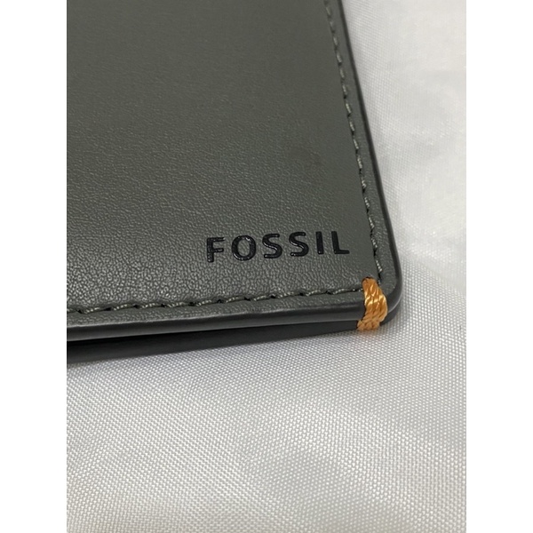 小資品牌 fossil 簡約皮夾 極簡皮夾 美國休閒品牌 皮非常軟！很好用保存良好 二手