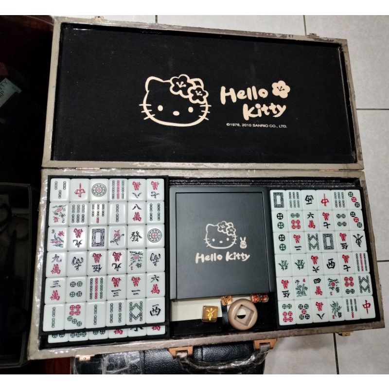 二手 2011年兔年珍藏版 Hello Kitty 麻將組 桌遊
