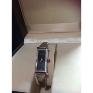 GUCCI 1500L 藍寶石水晶 銀色手環式女錶 尺寸S Swiss made
