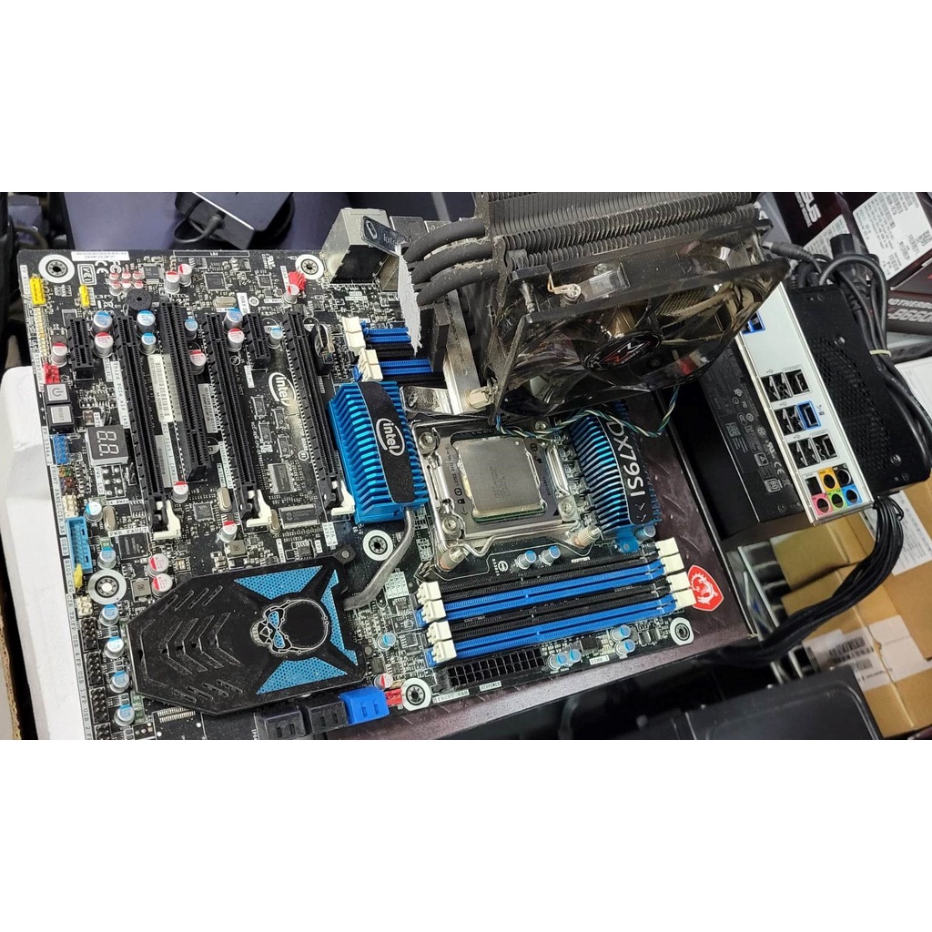 故障不開機 INTEL桌上型主機板 DX79SI X79晶片 + 工程版 QBEB  E5-2680 含擋板1250元