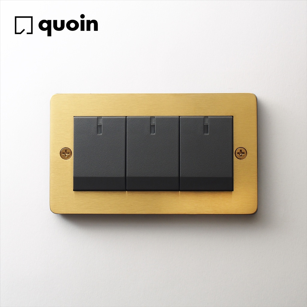 【光引 quoin】標準型不鏽鋼開關面板 黃銅色髮絲金 搭配Panasonic國際牌 GLATIMA開關 三開關