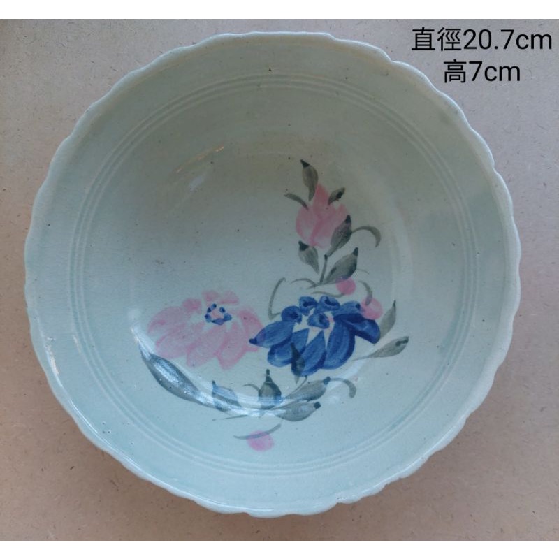 台灣老碗盤 早期 手繪 胭脂紅花卉 碗公（ 完整漂亮/未使用庫存品）---編號0120［J01］