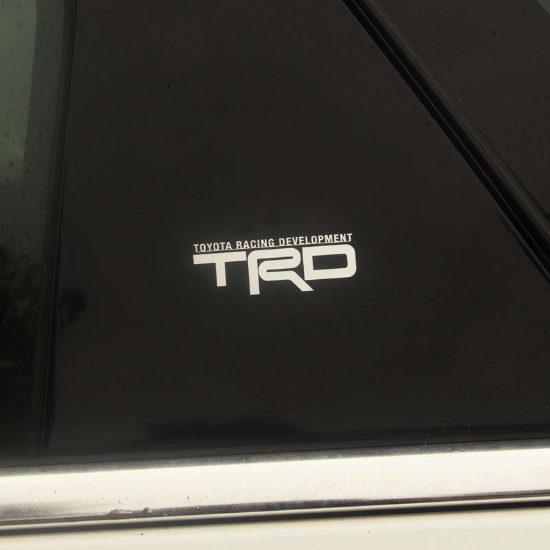 汽車車標 汽車裝飾貼 適用豐田雷凌凱美瑞CHR卡羅拉亞洲龍RAV4改裝汽車貼紙TRD金屬車標