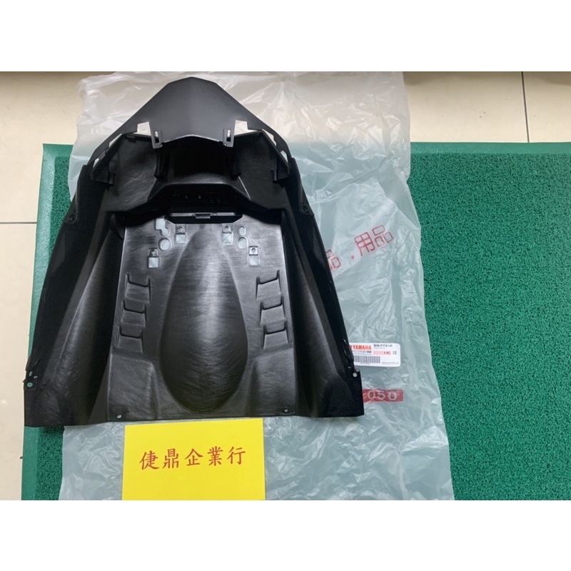 YAMAHA 原廠 FORCE 155 後胸蓋 後底殼 後底蓋 側蓋4 料號：BH6-F1741-00