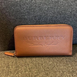 在台現貨🧡8999 BURBERRY 荔枝牛皮大LOGO多卡拉鍊長夾