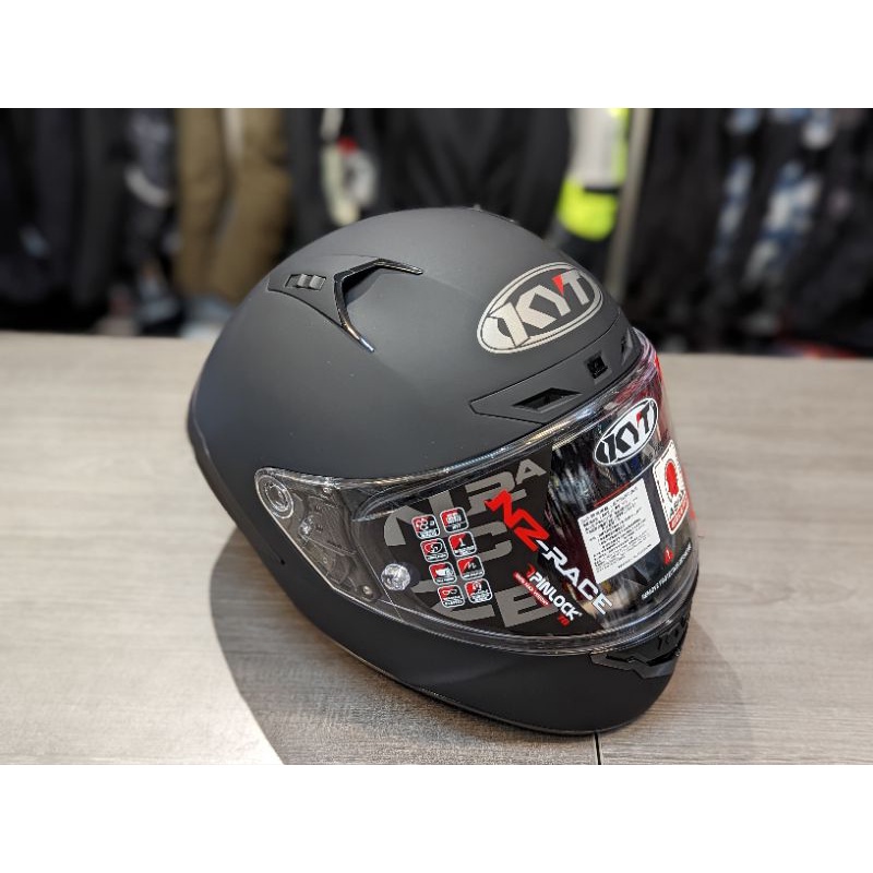（二輪動力生活館）KYT NZ-RACE 頂級超輕複合材質安全帽 （消光黑）