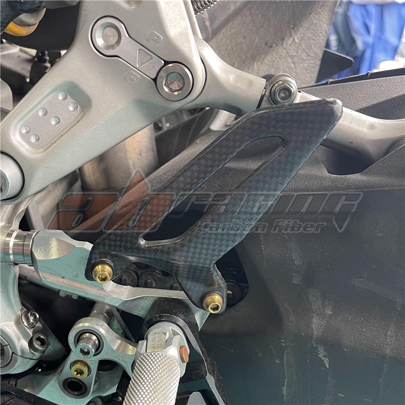 （全台可安裝)DUCATI 杜卡迪 V2 V2S 改裝 碳纖維 腳踏兩側 保護擋板罩蓋片