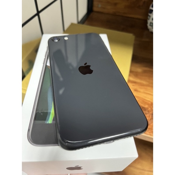 [實拍］iPhone se2 64G 螢幕無任何刮痕 買就送尾圖手機殼