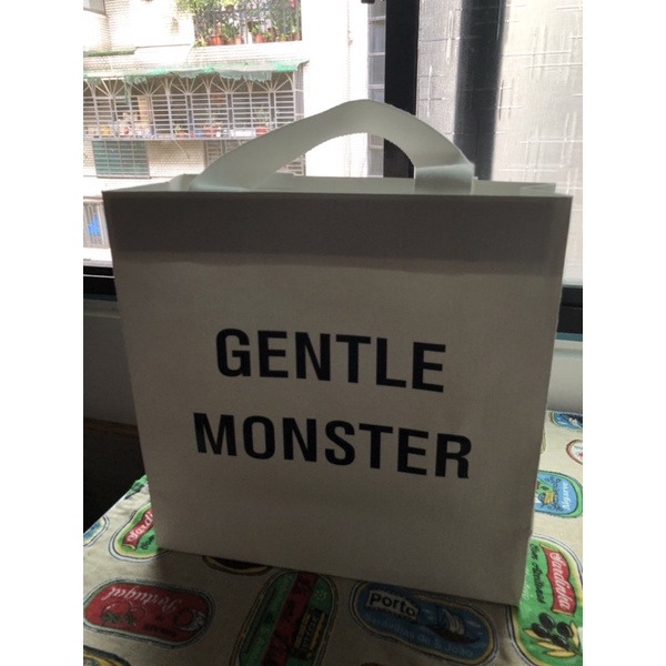 Gentle Monster 皮革眼鏡盒 （機場購買）附硬板紙盒、原廠眼鏡布（未拆）