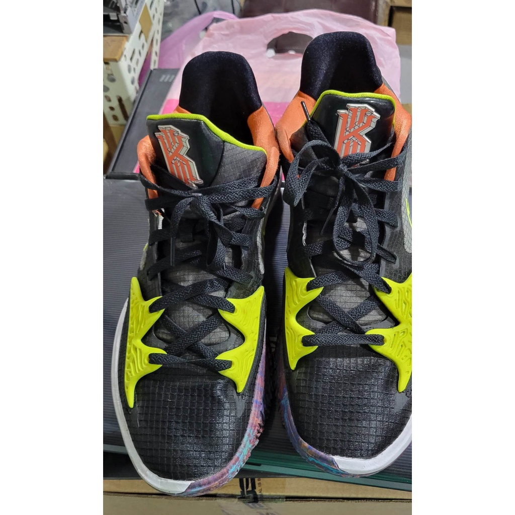 很新的Nike Kyrie Low 4 EP CZ0105-002 黑黃色 KI4籃球鞋1150元US13林口三井購入