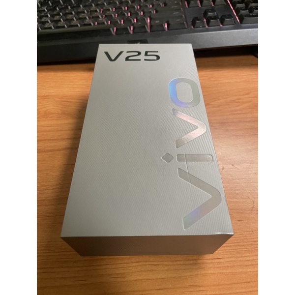 VIVO V25 8G+256G 全新未使用僅拆封驗機 附贈一堆保護貼